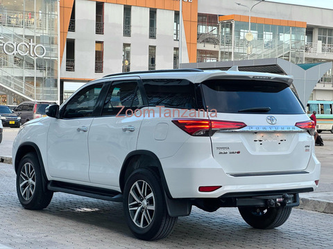Fortuner.        2017 - 2/5