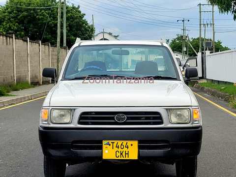 Toyota hillux pick up - 1/6