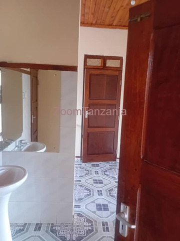 OLD IS GOLD UNFURNISHED 5BDRM NJIRO ARUSHA - 5/6