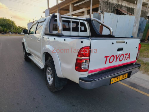 Toyota Hilux Vigo Double Cabin - 2/6