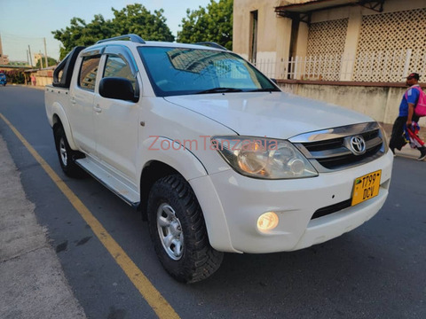 Toyota Hilux Vigo Double Cabin - 3/6