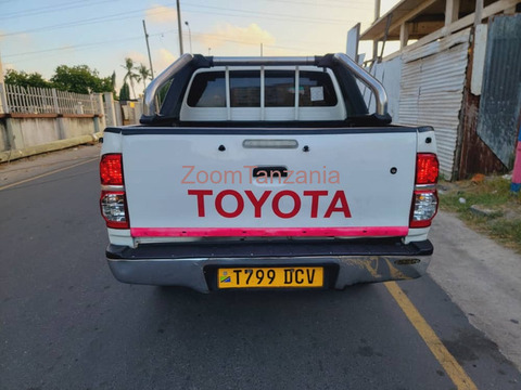 Toyota Hilux Vigo Double Cabin - 4/6