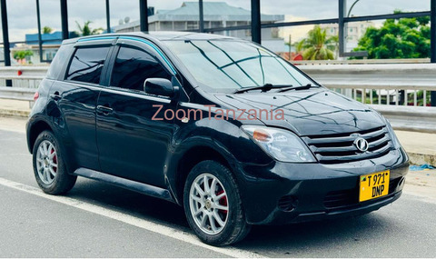 Toyota Ist - 2/6