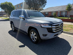 Land cruiser sahara