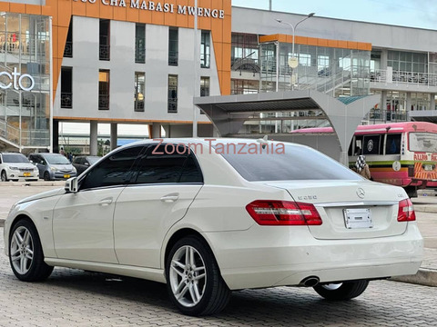 Mercedez benz. E CLASS.  2011 - 3/6