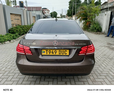Mercedez benz E class.     2012 - 1/6