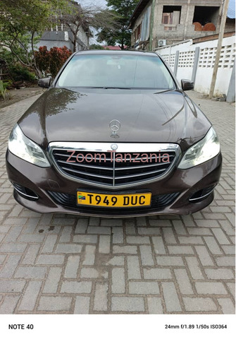 Mercedez benz E class.     2012 - 3/6