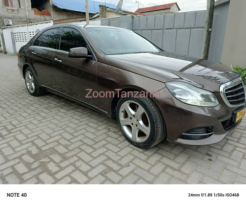 Mercedez benz E class.     2012 - 4/6