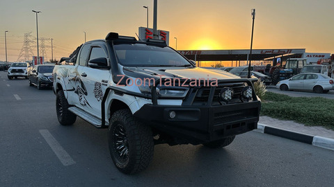 2023 HILUX - 1/5