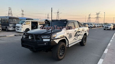 2023 HILUX - 2/5