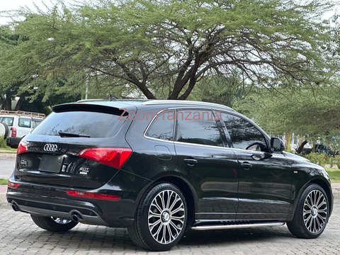 Audi.   Q5.         2011 - 3/6