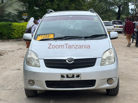 Toyota Spacio - 2/6