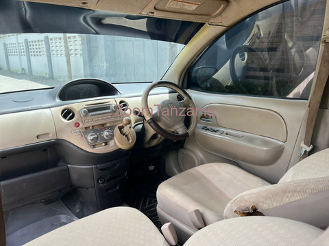 Toyota Sienta - 2/6