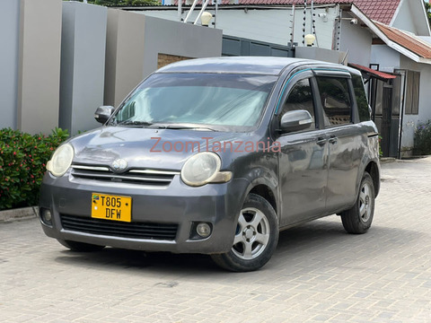 Toyota Sienta - 3/6