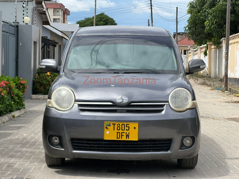 Toyota Sienta - 4/6