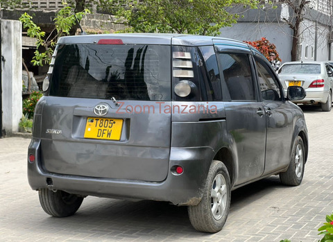Toyota Sienta - 5/6