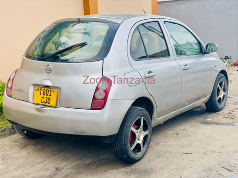 Nissan march.       2004 - 2/5
