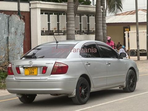 Toyota Premio F - 2/6