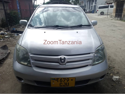 Toyota Ist - 2/6