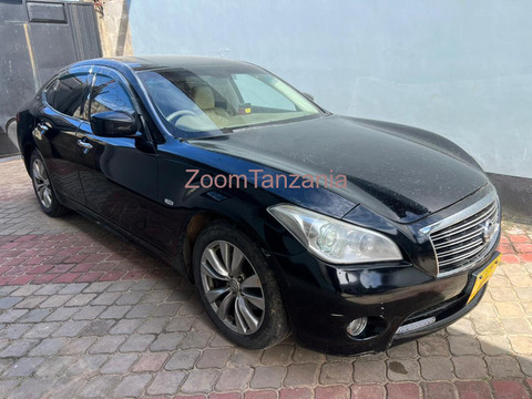 Nissan Fuga - 3/6