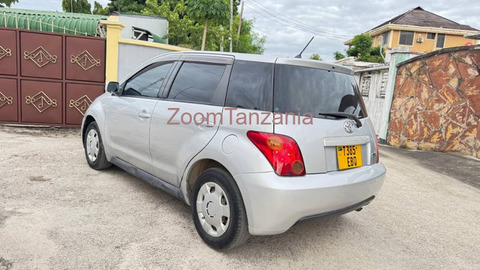 Toyota Ist - 4/6
