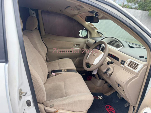 Toyota Raum - 2/6