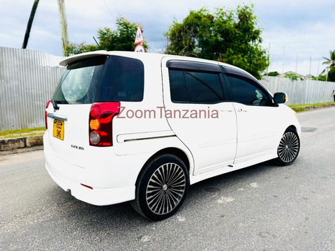 Toyota Raum - 4/6