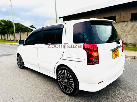 Toyota Raum - 5/6