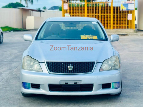 Toyota Crown Athlete - 2/6