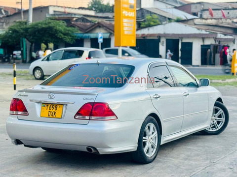 Toyota Crown Athlete - 3/6