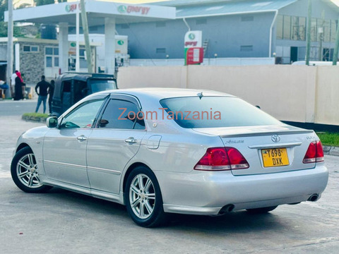 Toyota Crown Athlete - 5/6