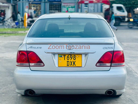 Toyota Crown Athlete - 6/6