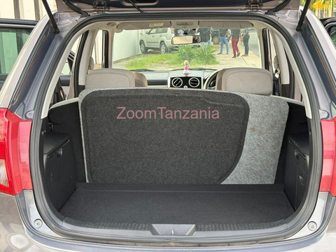 Mazda Verisa - 2/6