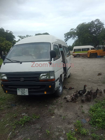 Hiace.         2004 - 4/6