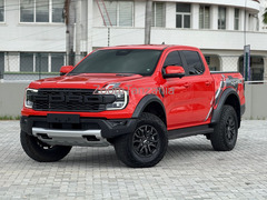 Ford Raptor.      2025