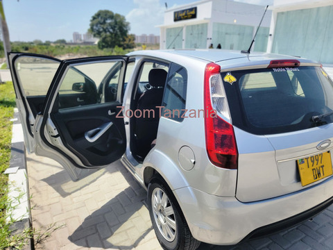 Ford Figo - 4/6