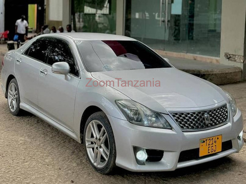 Toyota Crown Athlete new model - 2/6