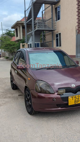 Toyota Vitz - 2/6