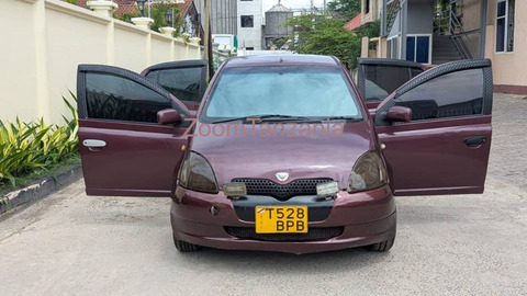 Toyota Vitz - 3/6