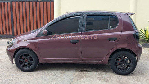 Toyota Vitz - 4/6