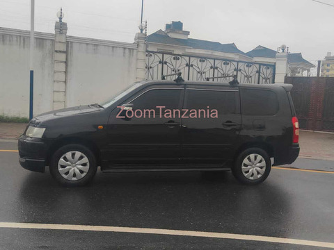Toyota Succeed - 2/6