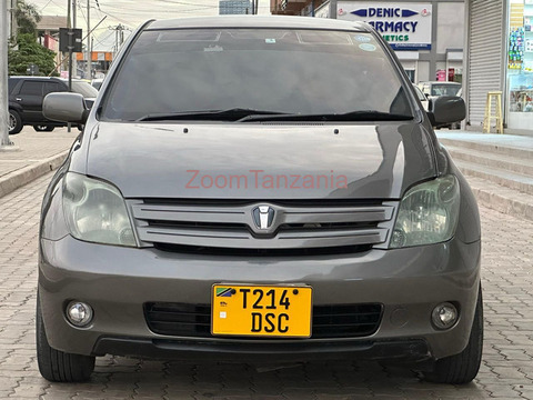 Toyota Ist - 2/6