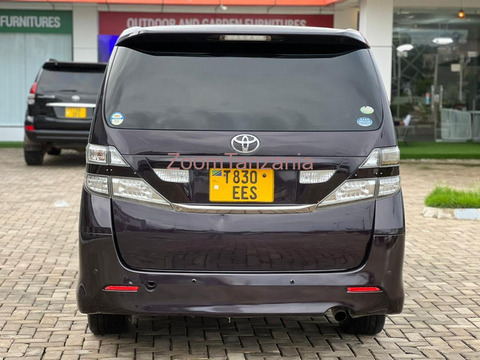 Toyota Vellfire - 4/6