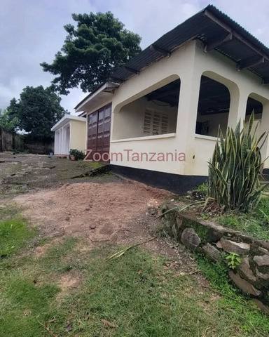 3BEDROOM WITH STAFF HOUSE FOR RENT IN SAKINA-ARUSHA - 3/6