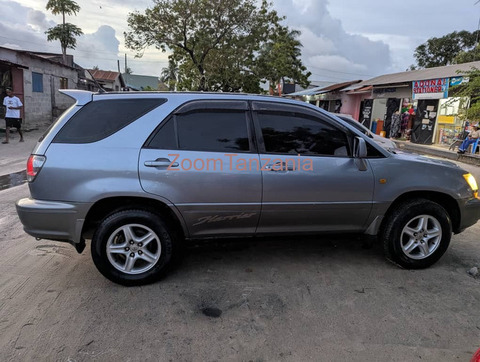 Toyota Harrier Old model - 3/6