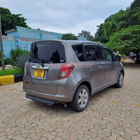 Toyota Ractis - 3/6