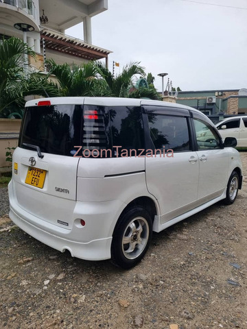 Toyota Sienta - 2/5