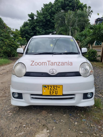 Toyota Sienta - 3/5