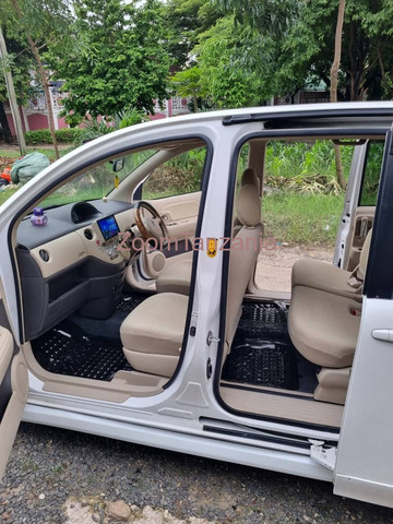 Toyota Sienta - 5/5