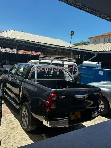 Hilux.         2019 - 2/3